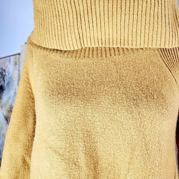 Used Anthropologie, Size Small Sweater  In good condition. - Picture 12 of 13